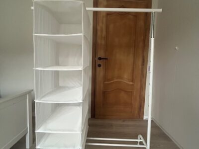 Kledingrekken op wielen. Zo goed als nieuw