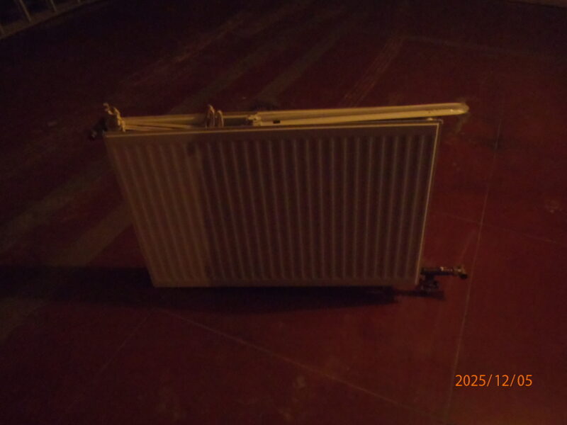 plaatstalen radiatoren met aansluitkoppelingen en beugels