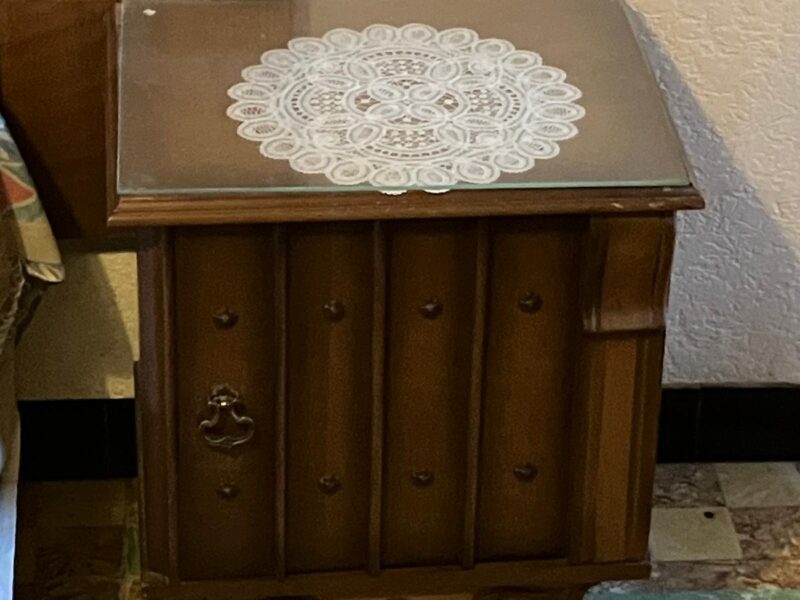 GRATIS nachtkastje (2 stuks) zelf op te halen