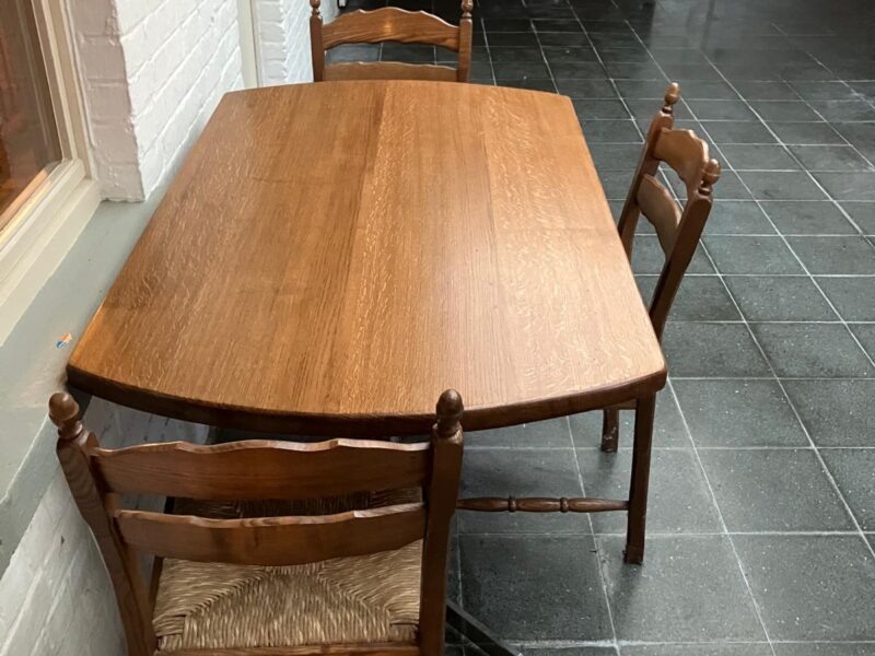 GRATIS tafel en stoelen op te halen