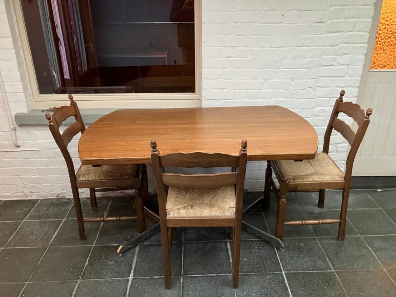 GRATIS tafel en stoelen op te halen