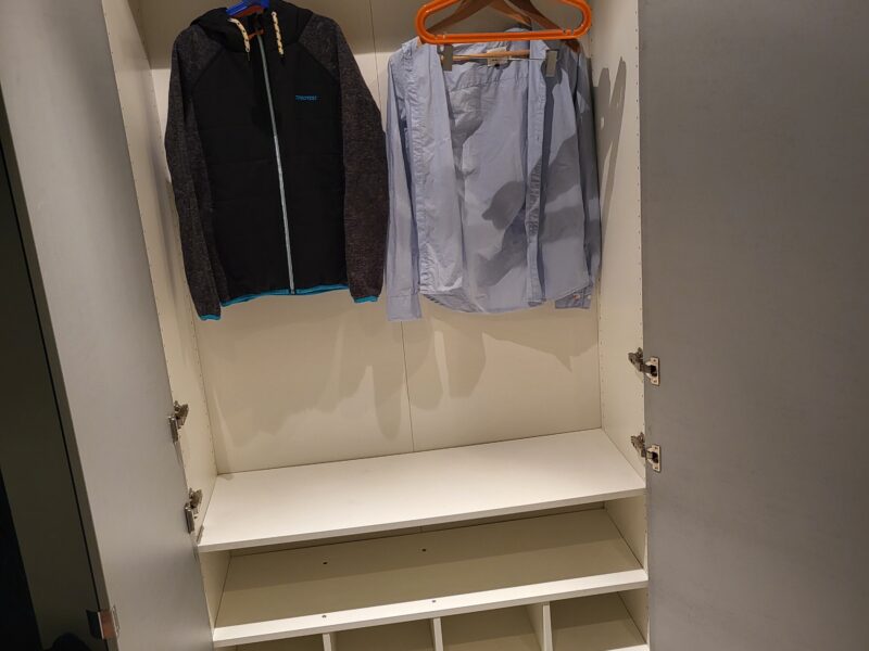 Kast kleding