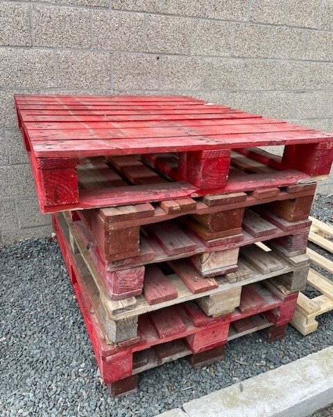 GRATIS ROOD GEVERFDE PALLETTEN